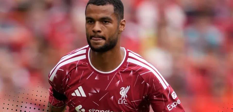 Futbolchi L.F.C. formasi bilan maydonga chiqmoqda