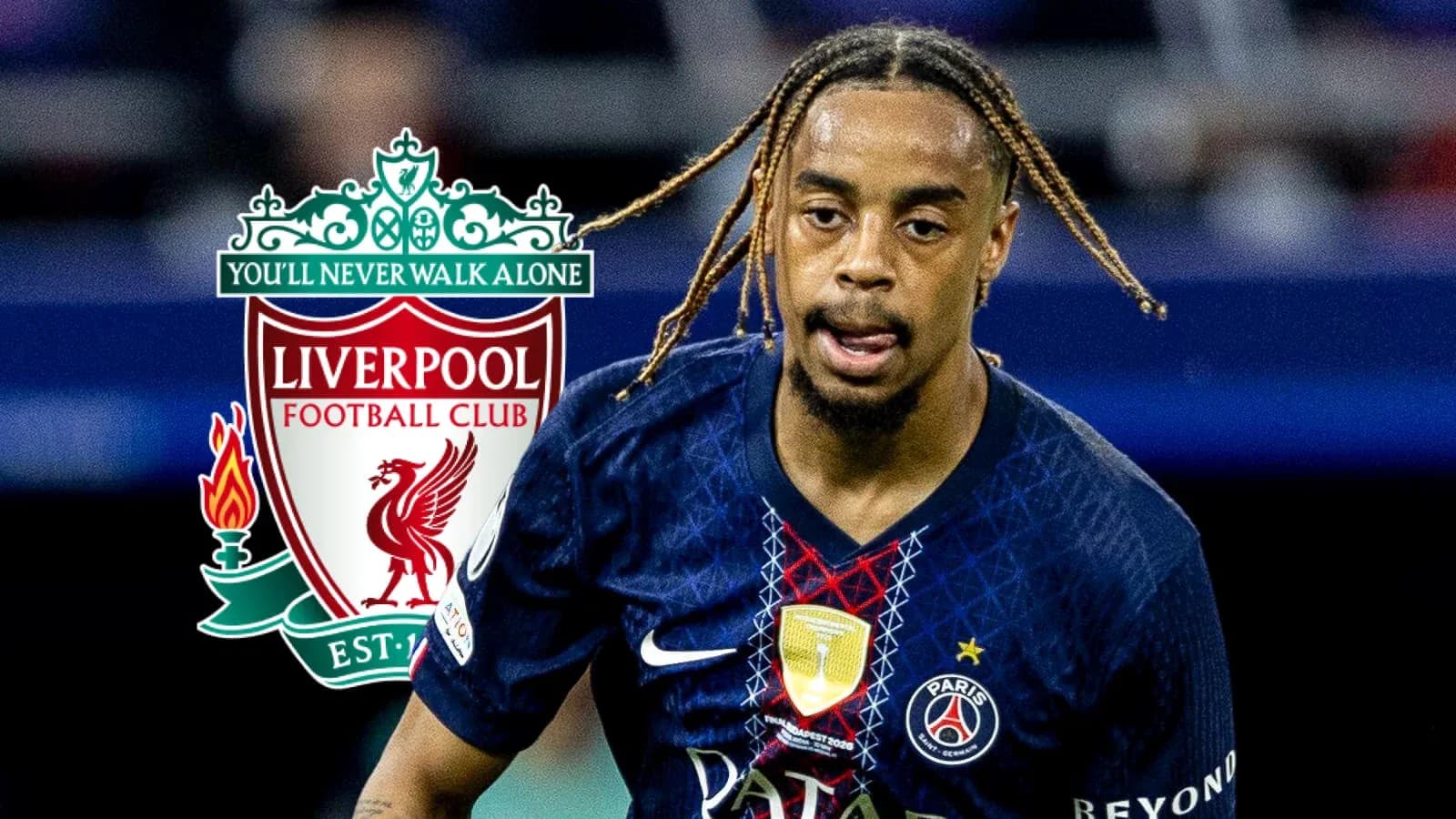 Futbolchi Liverpool logosi bilan PSG formasida