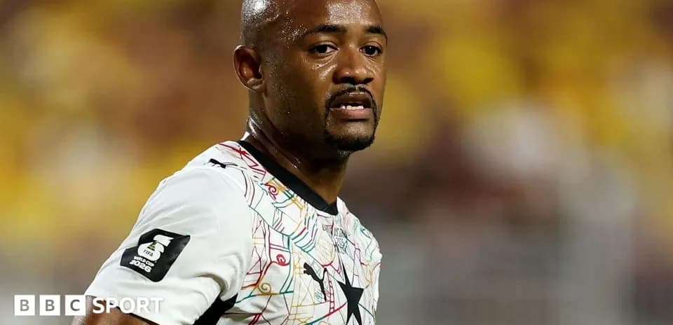 Futbolchi maydonda harakatda, Gana formasida