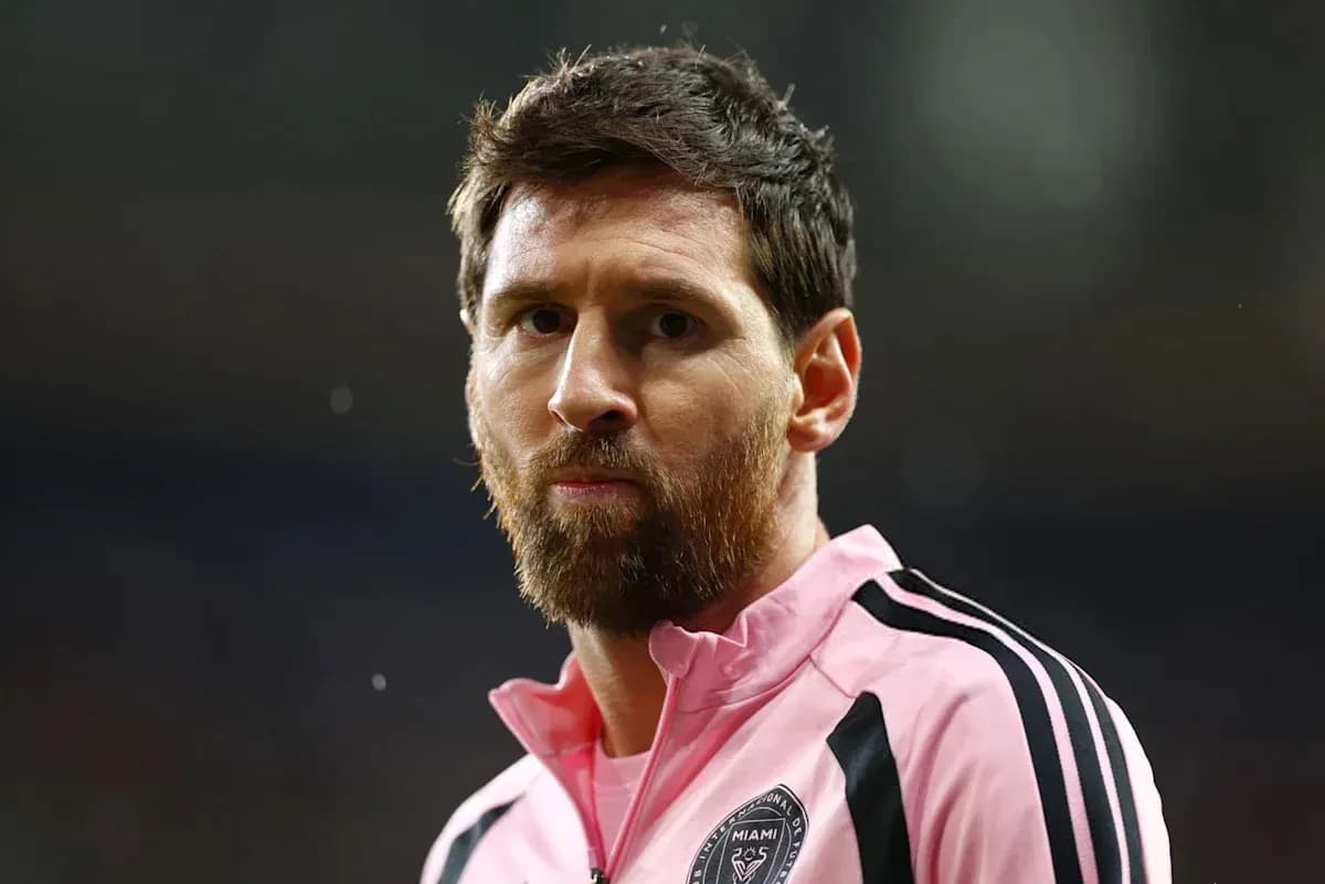 Futbolchi maydonda Miami Inter formasida