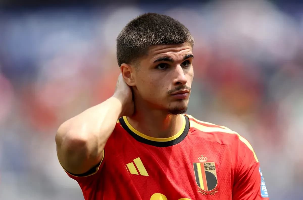 Futbolchi Belgiya formasida maydonda turibdi