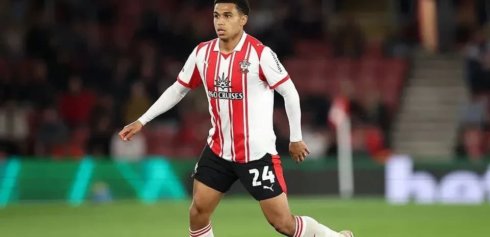 Futbolchi maydonda harakatda, Southampton formasida