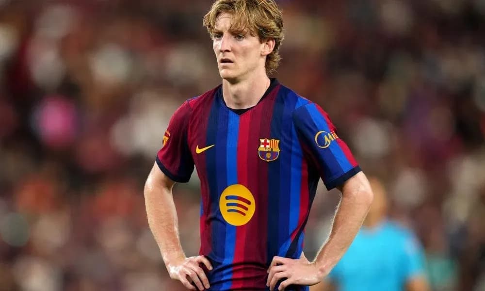 Futbolchi Barcelona formasida maydonda turibdi