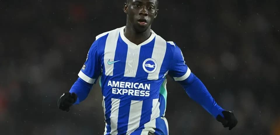 Futbolchi Brighton formasi bilan harakatda