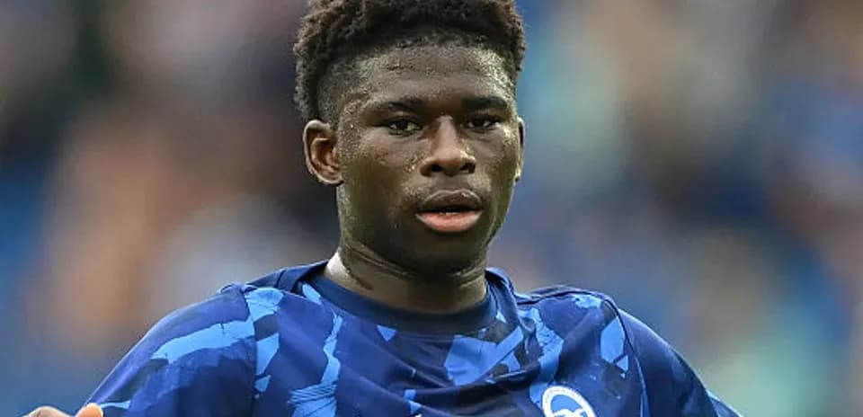 Futbolchi Brighton formasi bilan maydonda