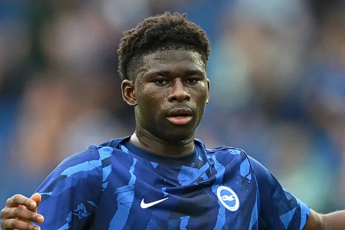 Futbolchi Brighton formasi bilan maydonda