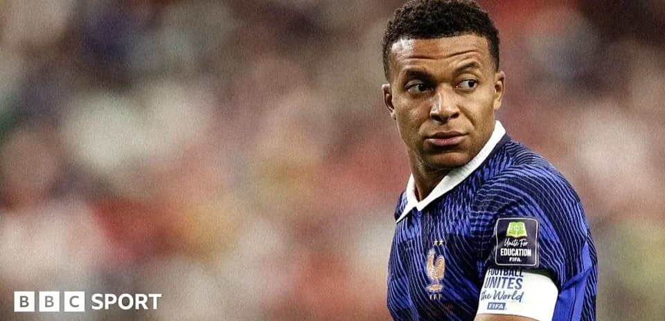 Futbolchi Kylian Mbappe maydonda harakatda
