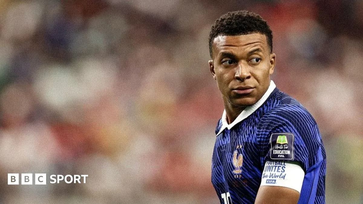 Futbolchi Kylian Mbappe maydonda harakatda