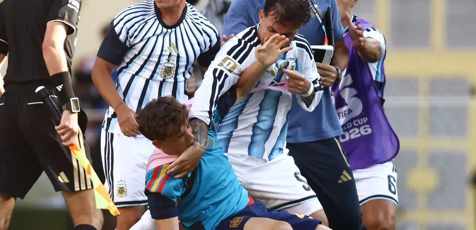Players from Argentina and Spain in a scuffle