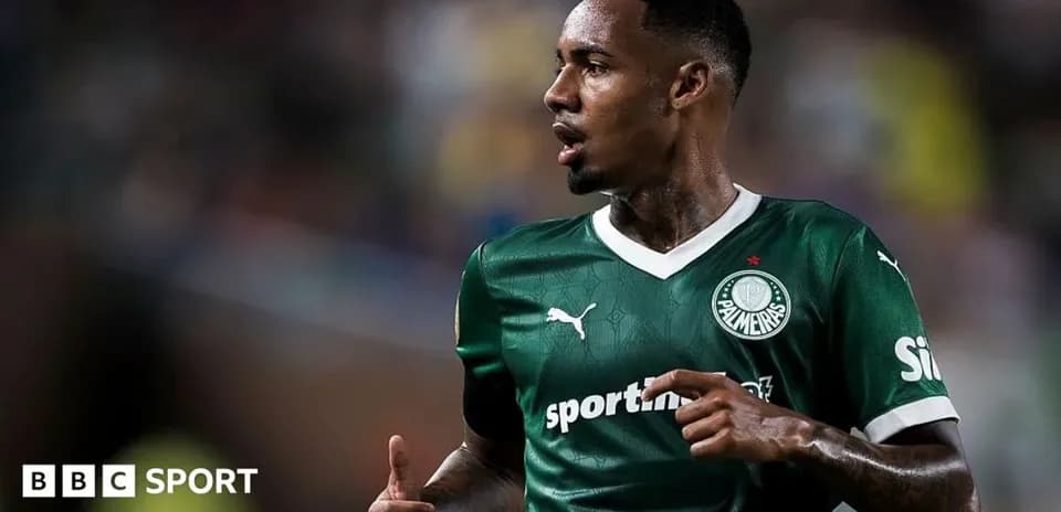 Futbolchi maydonda harakatda, Palmeiras formasida