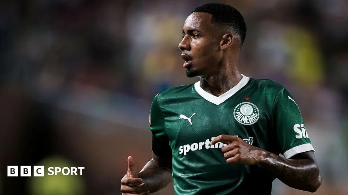 Futbolchi maydonda harakatda, Palmeiras formasida