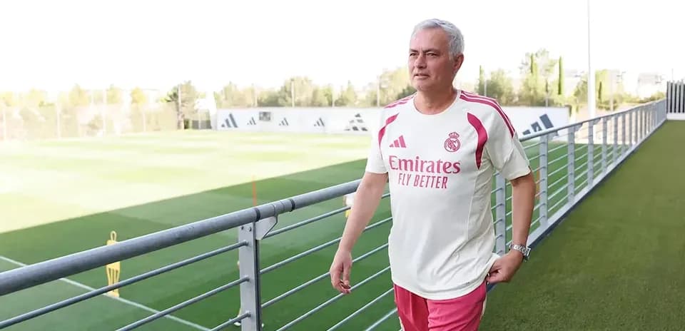 Trener Real Madrid maydoni bo'ylab yurmoqda
