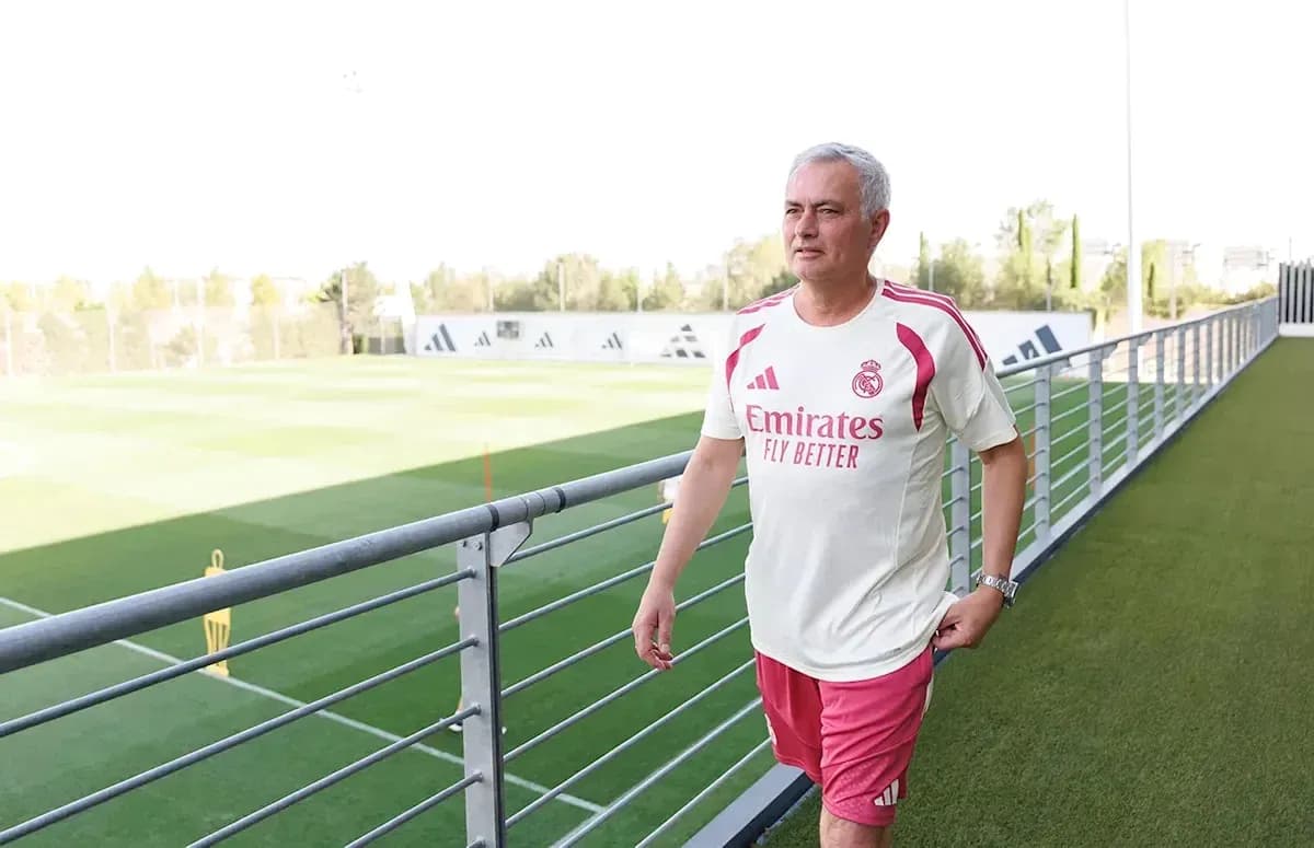 Trener Real Madrid maydoni bo'ylab yurmoqda