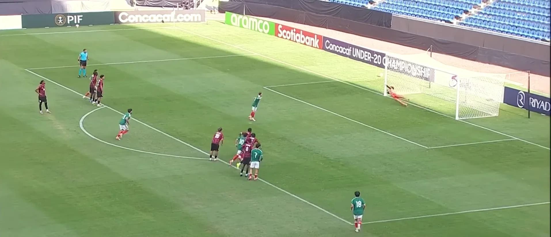 Penalty kick taken during CONCACAF U-20 Championship