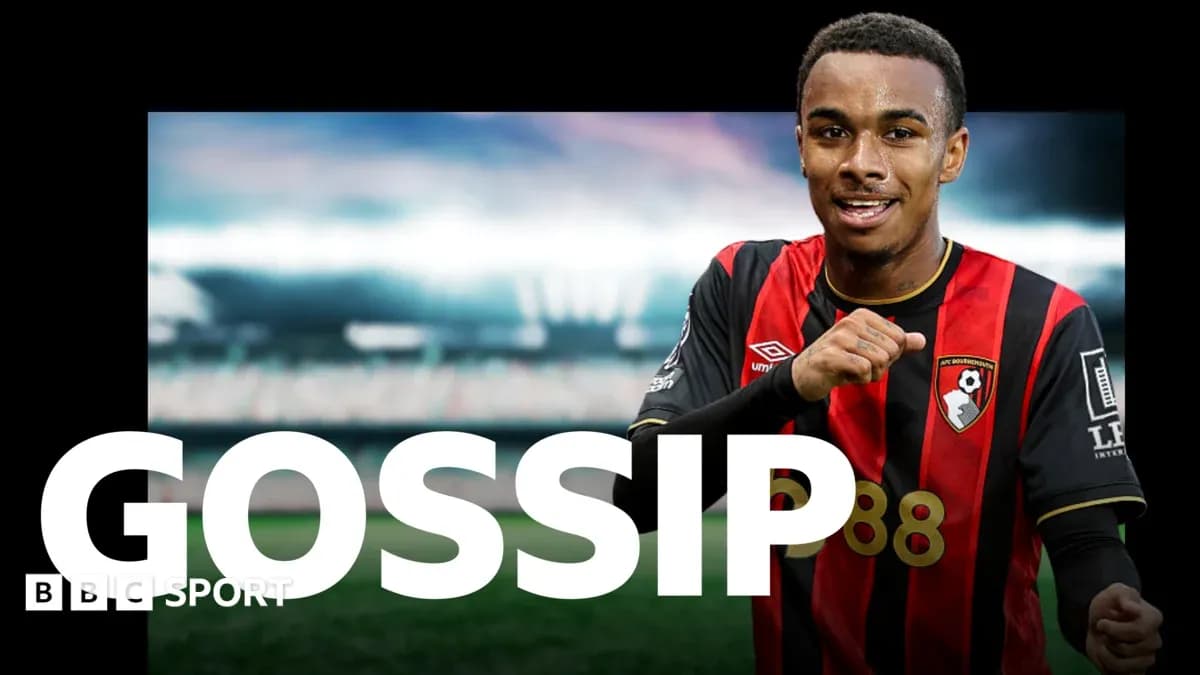 Futbolchi Bournemouth formasi bilan maydonda Futbolchi Bournemouth formasi bilan maydonda