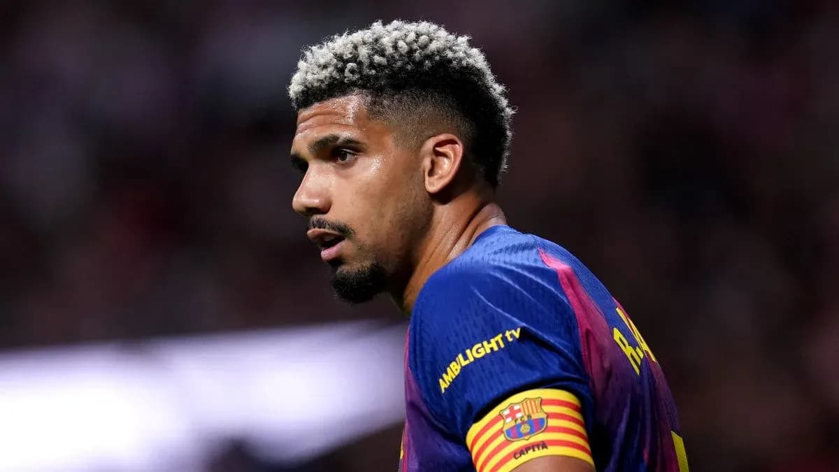 Futbolchi Ronaldu Arauxo o'yin maydonida Futbolchi Ronaldu Arauxo o'yin maydonida