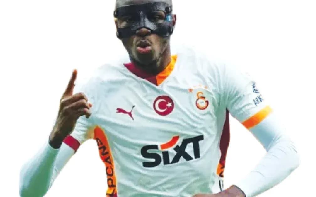 Futbolchi gol urishdan keyin qo'l ko'taradi Futbolchi gol urishdan keyin qo'l ko'taradi