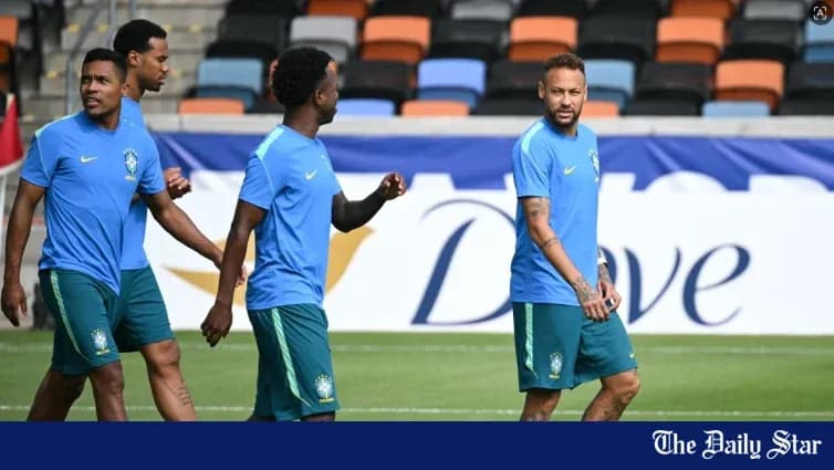 Braziliya futbolchilarining mashg'ulotda yurishi Braziliya futbolchilarining mashg'ulotda yurishi