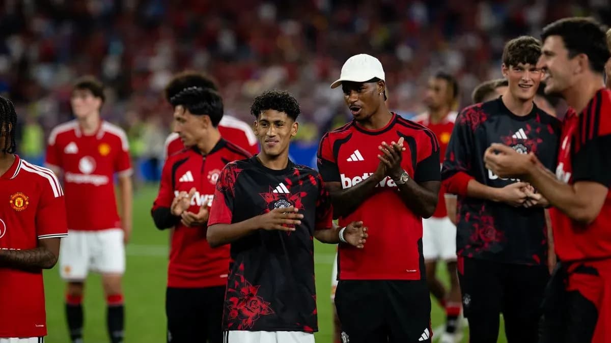 Manchester United players celebrating after match Manchester United players celebrating after match