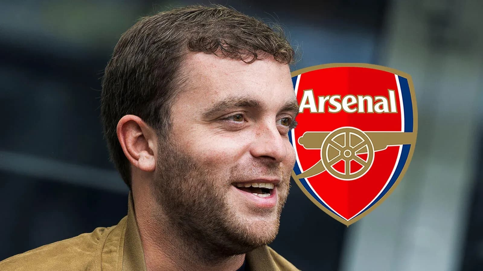 Yuzida Arsenal logotipi bilan erkakning yaqin tasviri Yuzida Arsenal logotipi bilan erkakning yaqin tasviri