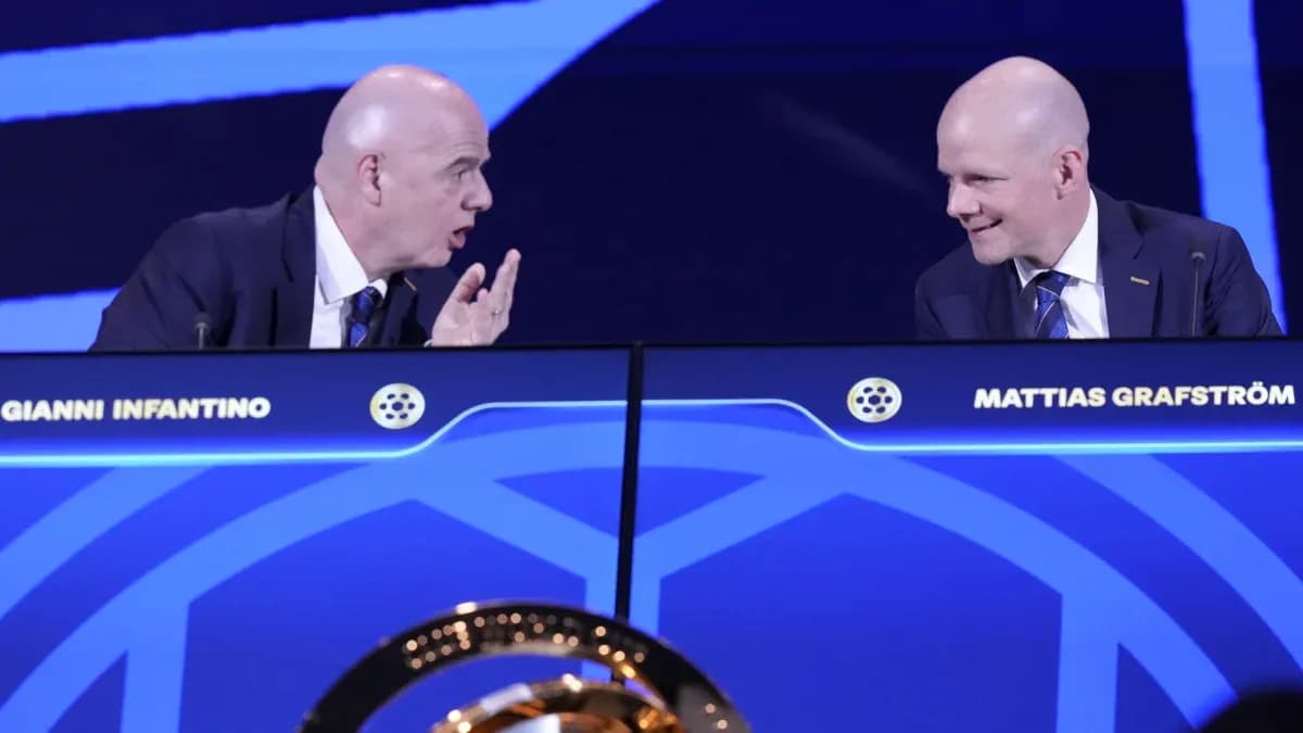 Gianni Infantino and Mattias Grafström at podium Gianni Infantino and Mattias Grafström at podium