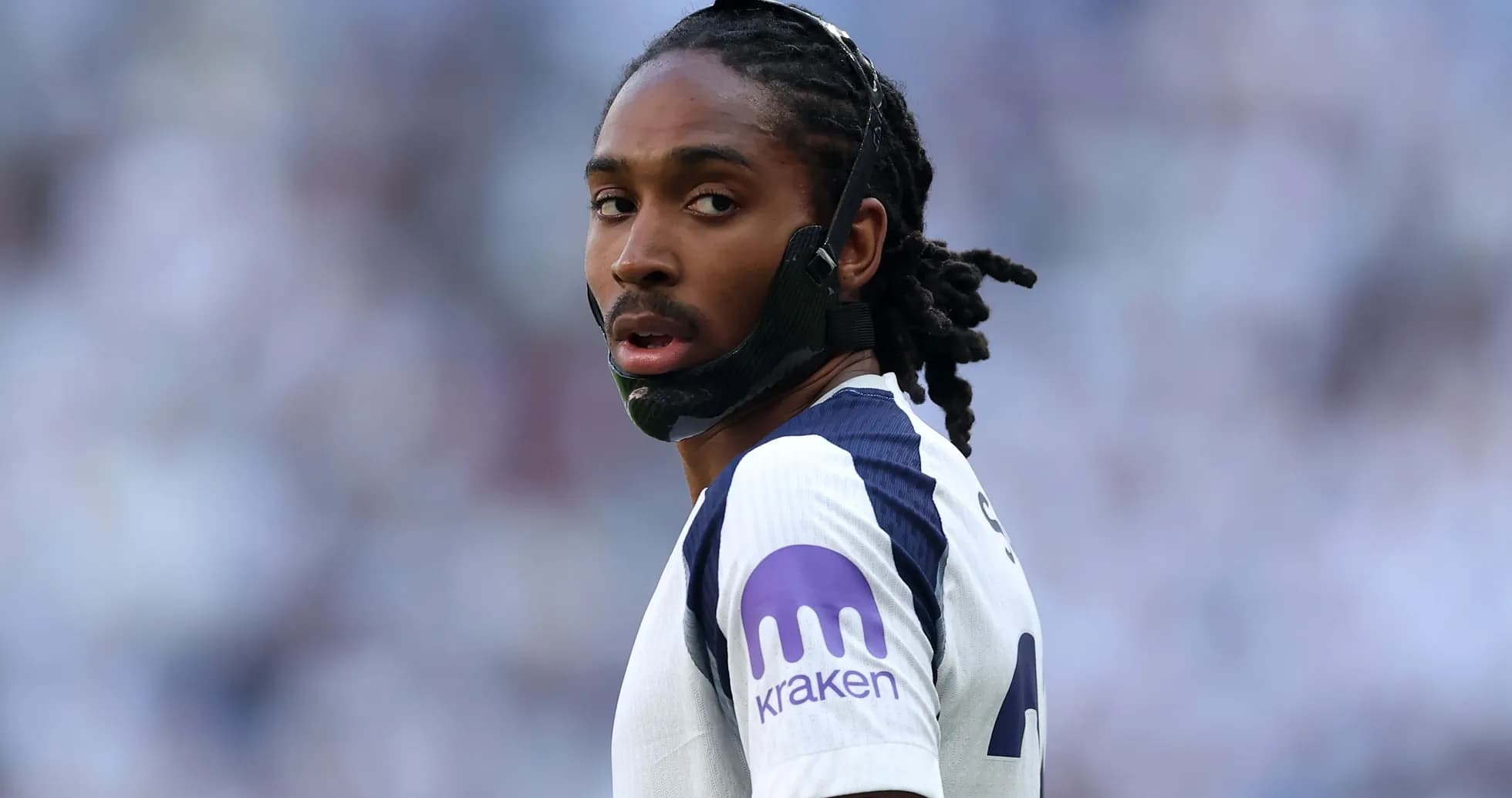 Futbolchi maydonda o'yin davomida Futbolchi maydonda o'yin davomida