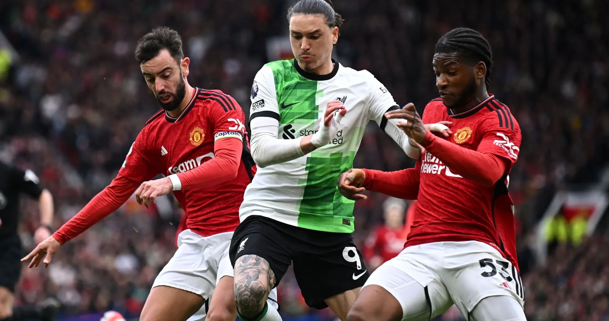 Darwin Núñez challenged by Manchester United players Darwin Núñez challenged by Manchester United players