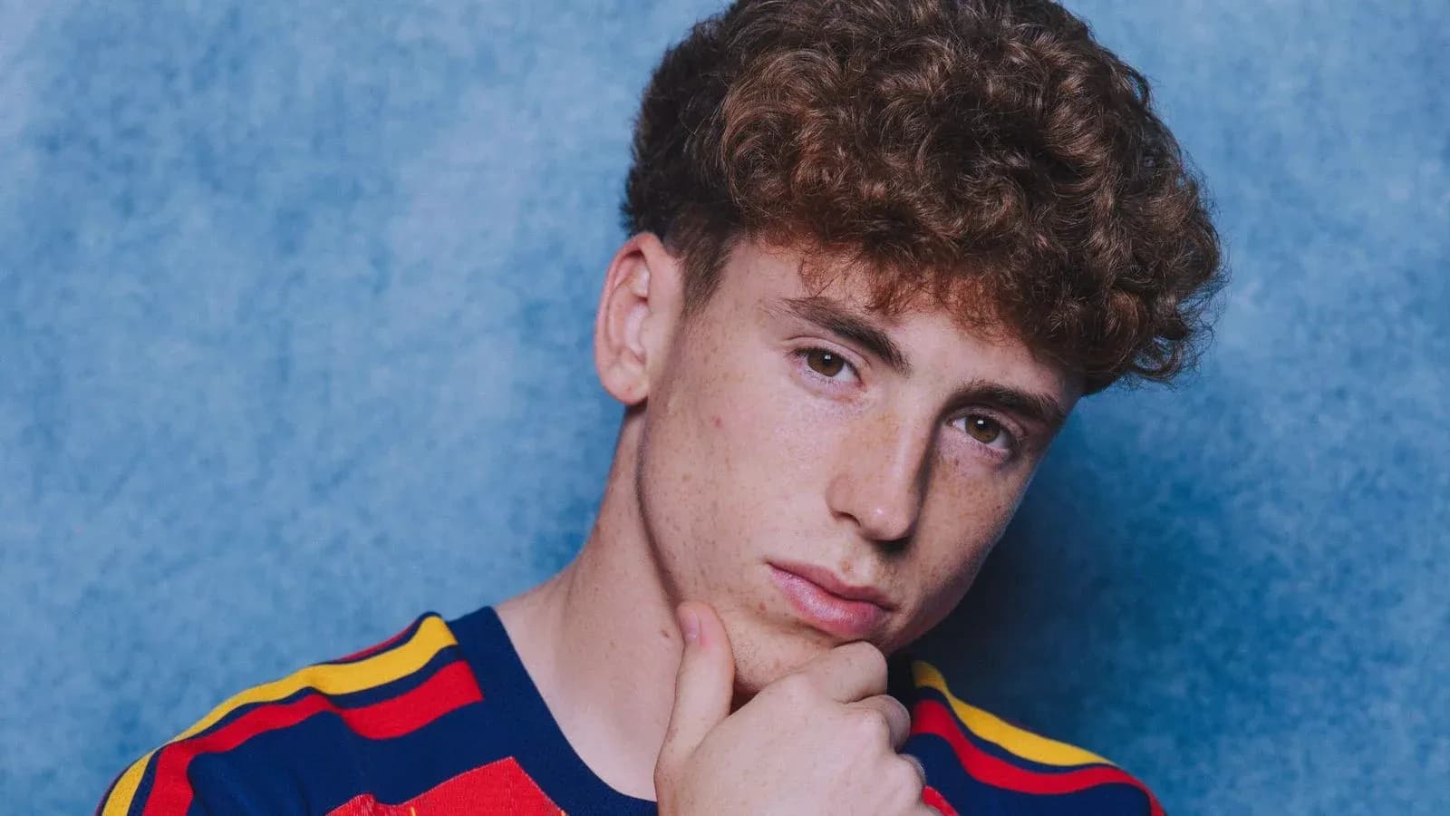Yoshimatsu with curly hair against blue background Yoshimatsu with curly hair against blue background