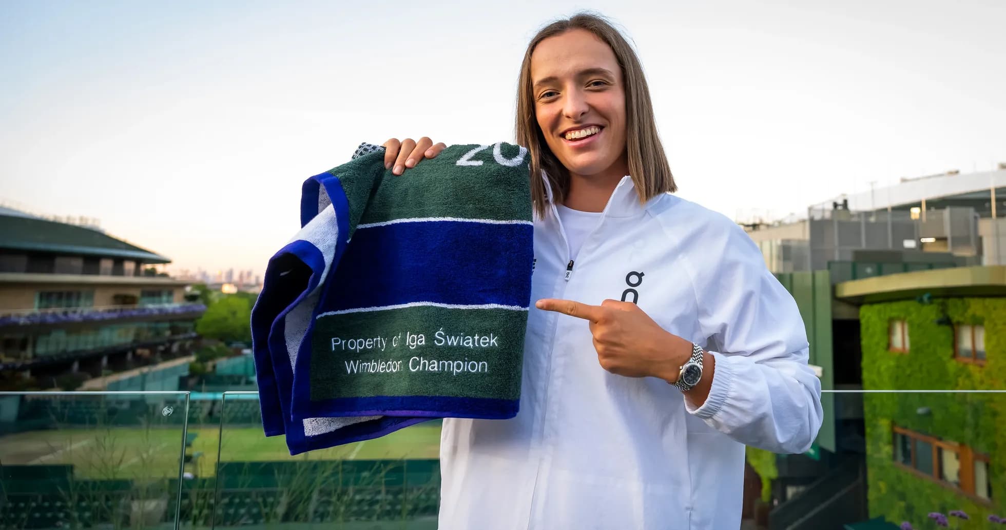 Iga Świątek holding Wimbledon champion towel Iga Świątek holding Wimbledon champion towel