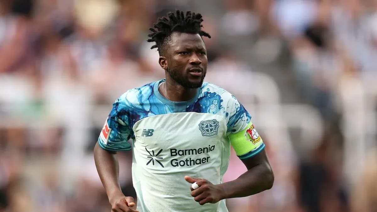 Futbolchi maydonda harakatlanayotgan payti Futbolchi maydonda harakatlanayotgan payti