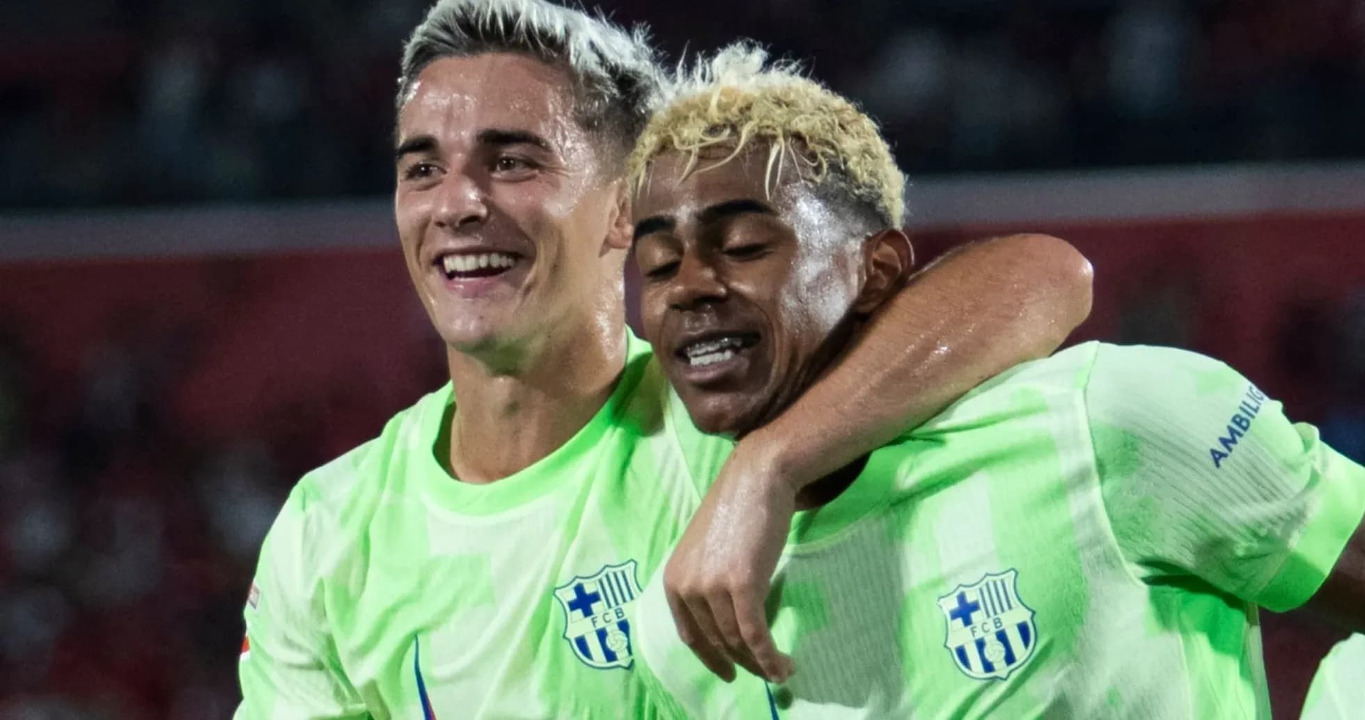 Ikkita futbolchi g'alaba nishonlayapti Ikkita futbolchi g'alaba nishonlayapti