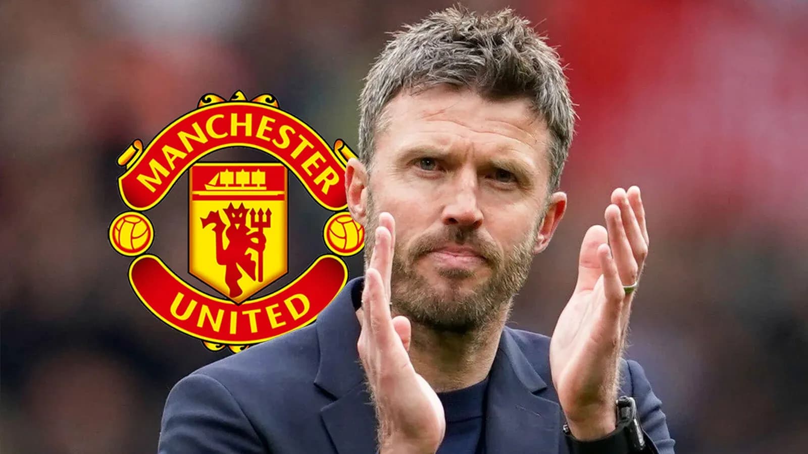 Murabbiy Manchester Unitedda qo'lini ko'tarib turgan Murabbiy Manchester Unitedda qo'lini ko'tarib turgan