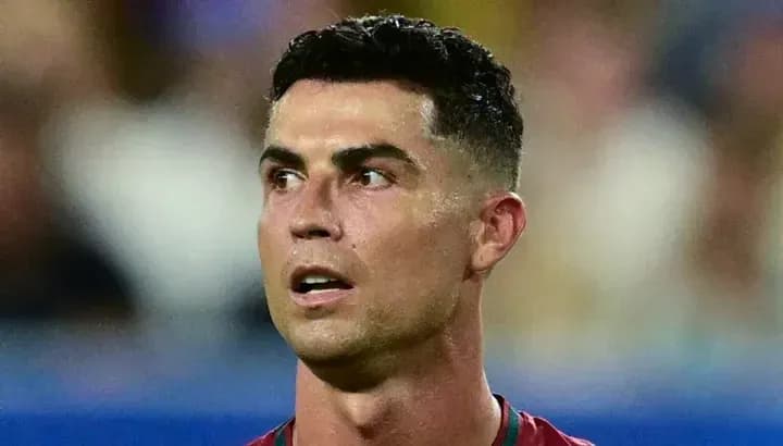 Futbolchi Cristiano Ronaldo o'yin paytida Futbolchi Cristiano Ronaldo o'yin paytida
