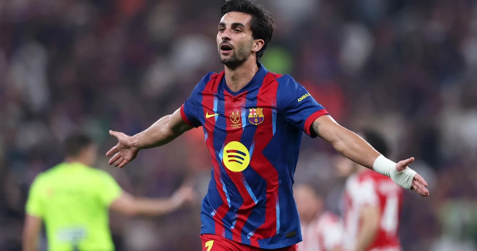 Futbolchi gol urishdan keyin nishonlayapti Futbolchi gol urishdan keyin nishonlayapti