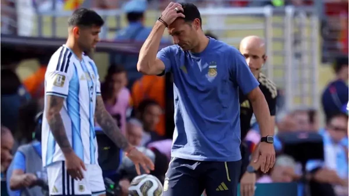 Argentina coach and player during a match moment Argentina coach and player during a match moment