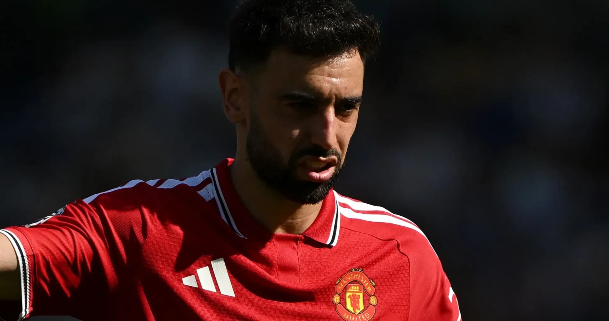 Futbolchi Manchester United formasida o'yin davomida Futbolchi Manchester United formasida o'yin davomida