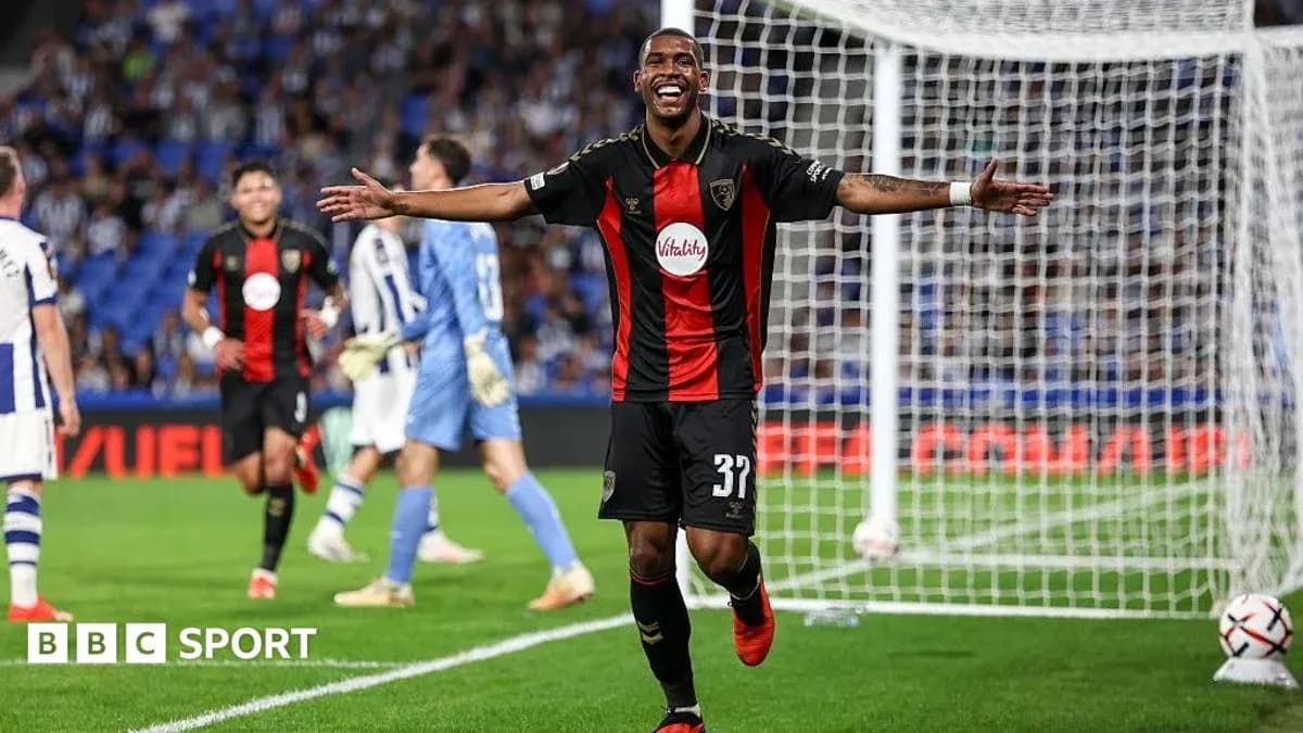 Futbolchi gol urganidan keyin nishonlamoqda Futbolchi gol urganidan keyin nishonlamoqda