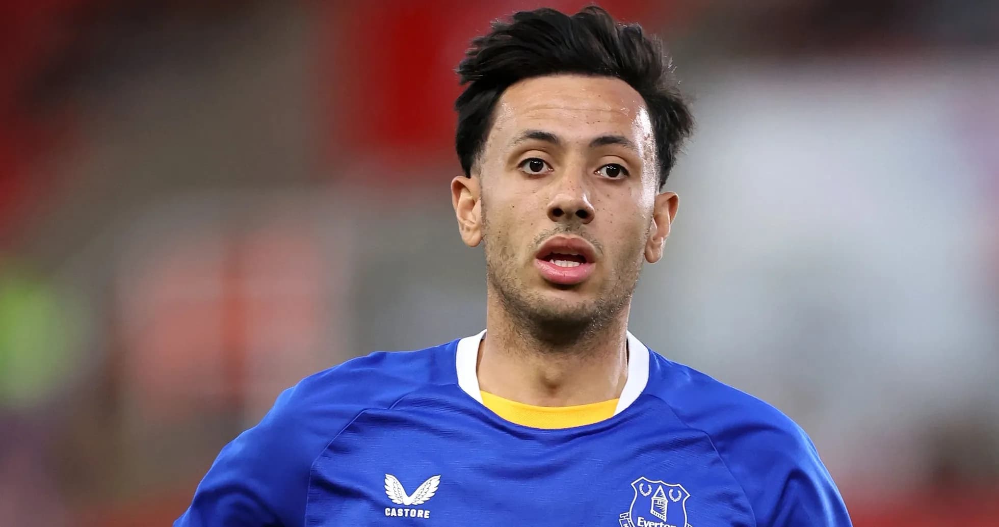 Futbolchi Everton formasida o'ynayotgan Futbolchi Everton formasida o'ynayotgan
