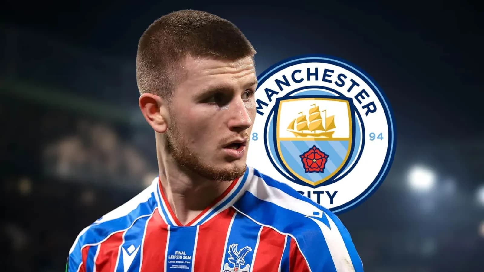 Futbolchi Manchester City logosi bilan Futbolchi Manchester City logosi bilan