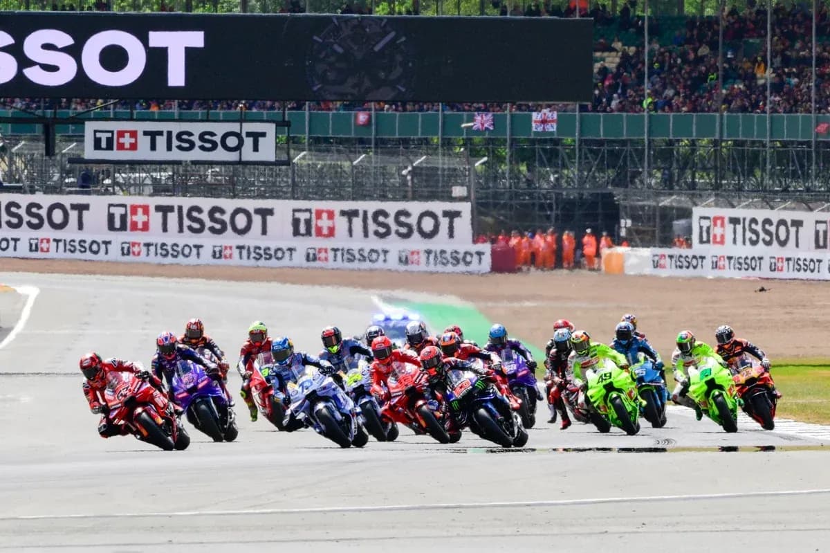 Motorsport race with multiple bikes competing on track Motorsport race with multiple bikes competing on track