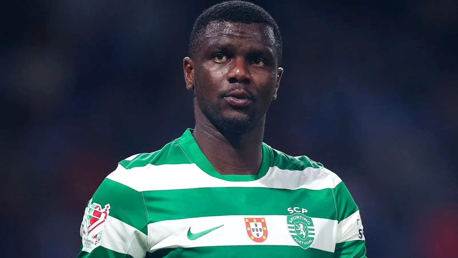 Futbolchi Sporting CP formasida, o'yin maydonida Futbolchi Sporting CP formasida, o'yin maydonida