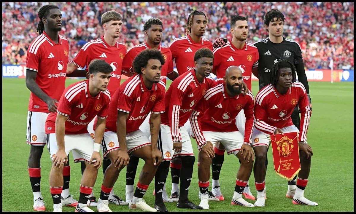 Manchester United team posing for group photo Manchester United team posing for group photo
