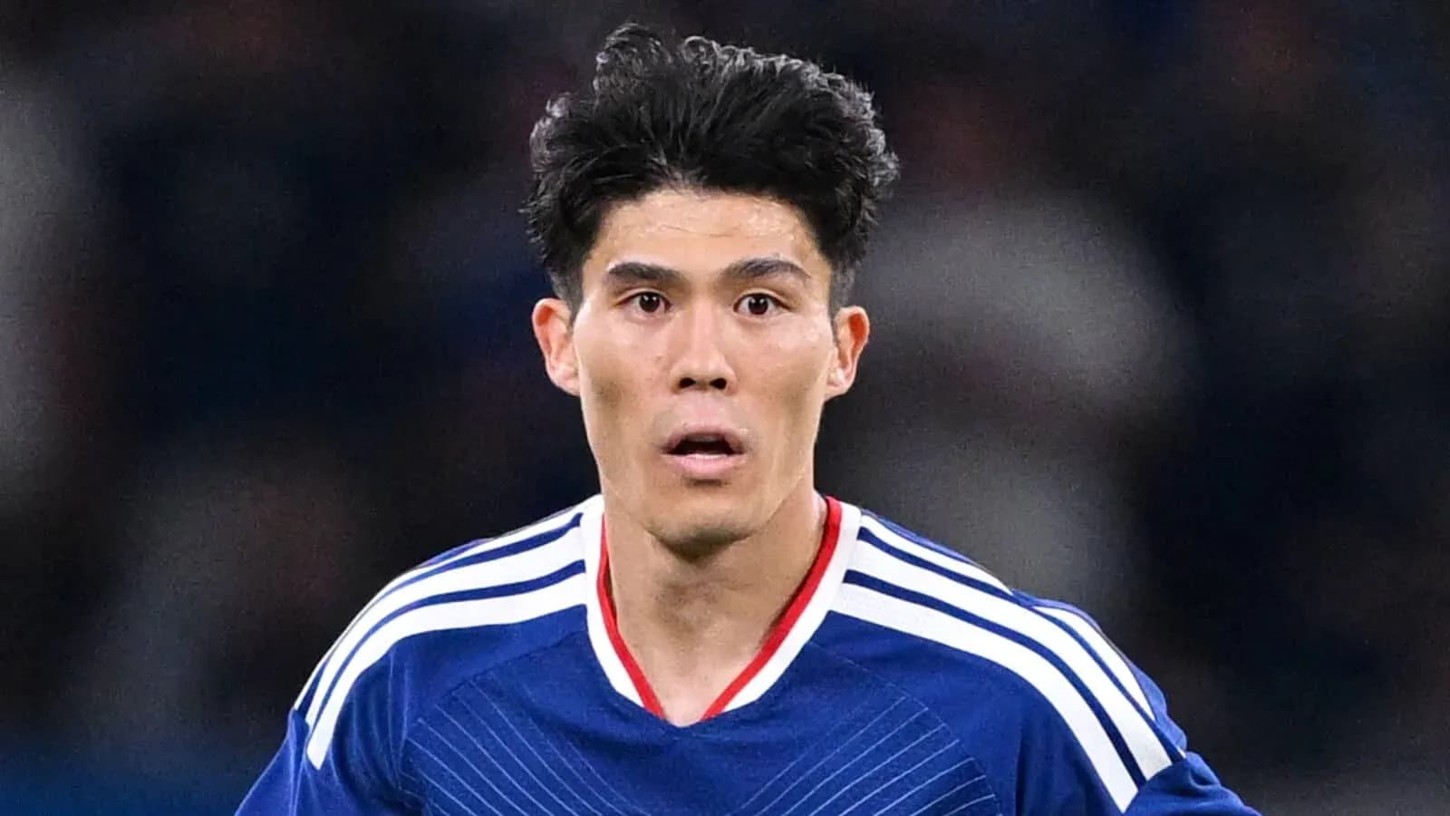 Futbolchi o'yin davomida harakatda Futbolchi o'yin davomida harakatda