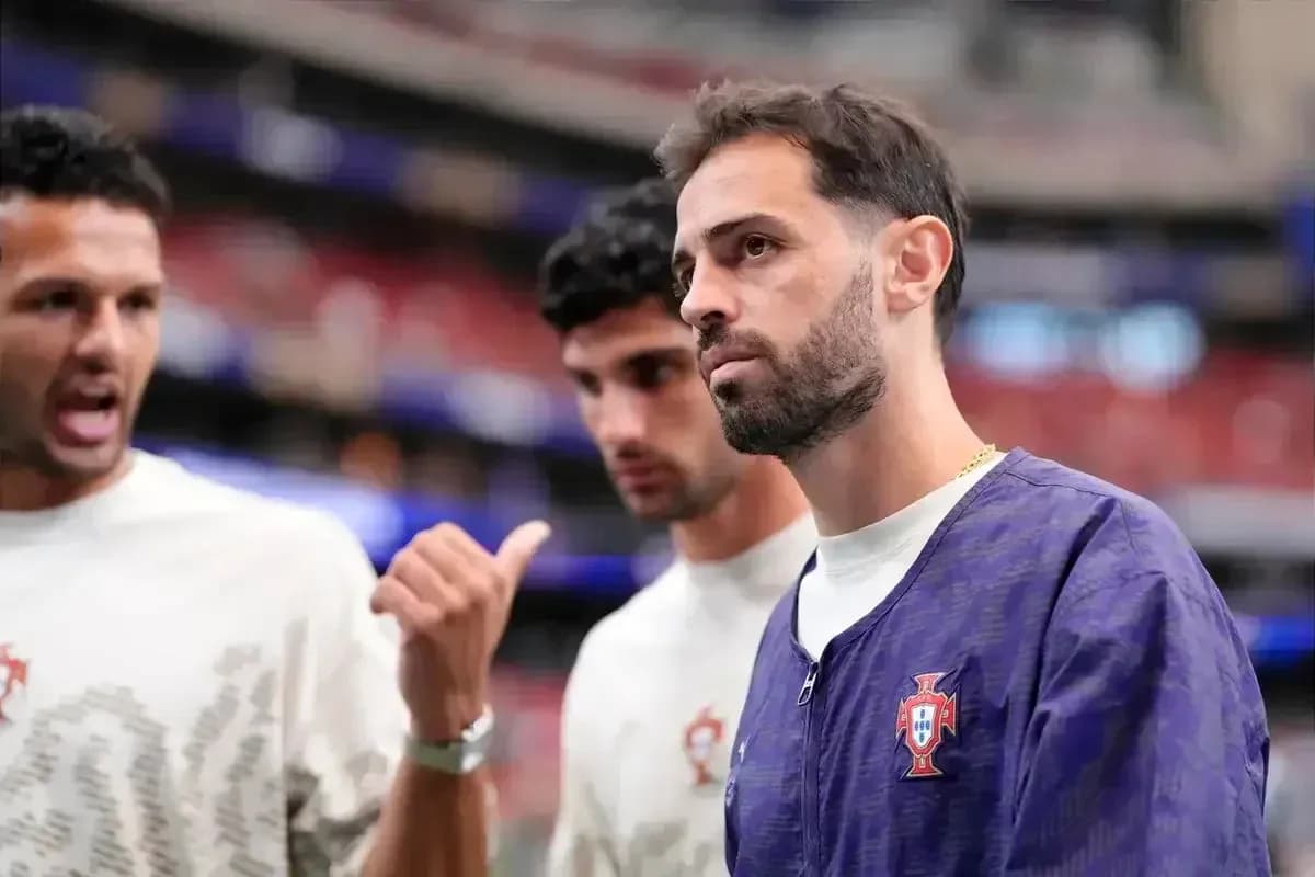 Portugaliya futbolchilari o'yin oldidan muhokama qilmoqda Portugaliya futbolchilari o'yin oldidan muhokama qilmoqda