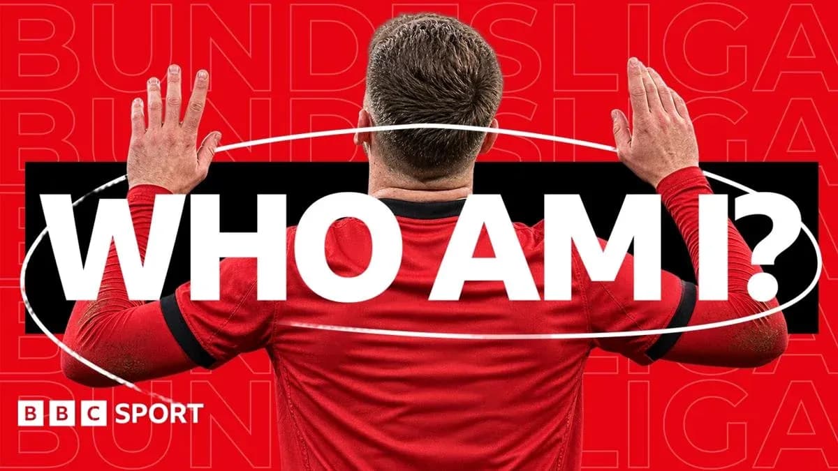 Futbolchi orqa tomondan, 'WHO AM I?' yozuvi bilan Futbolchi orqa tomondan, 'WHO AM I?' yozuvi bilan