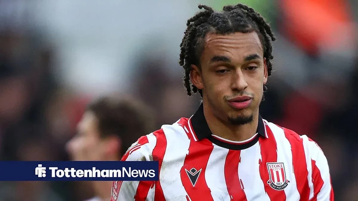 Futbolchi Stoke City formasida o'yinda Futbolchi Stoke City formasida o'yinda