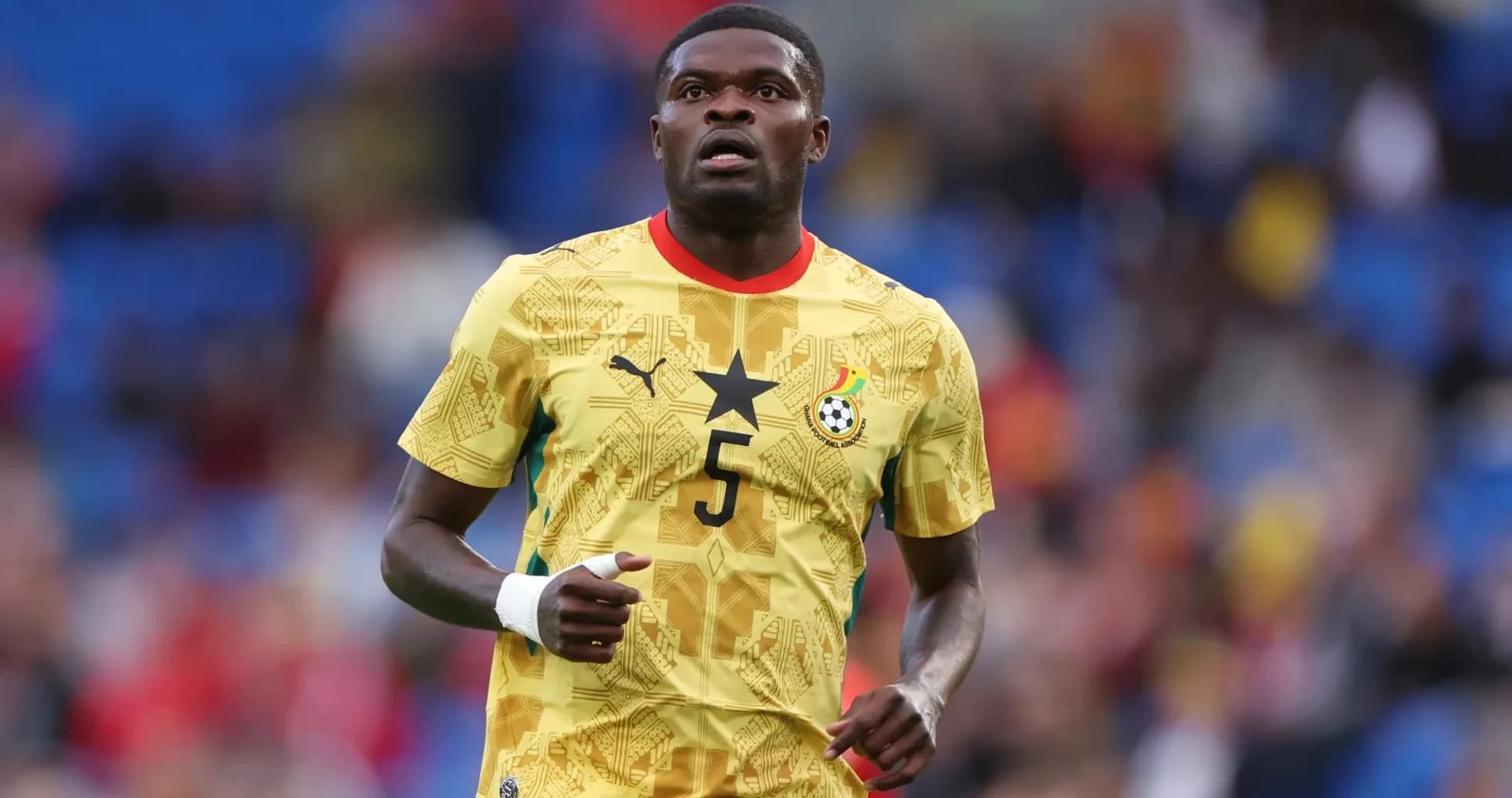 Futbolchi Gana terma jamoasi formasi bilan maydonda Futbolchi Gana terma jamoasi formasi bilan maydonda