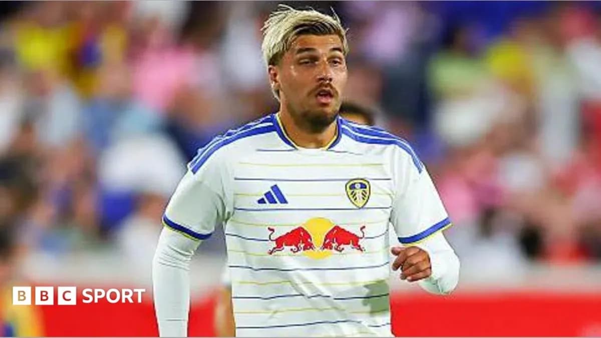 Futbolchi maydonda harakatda, Leeds United formasida Futbolchi maydonda harakatda, Leeds United formasida