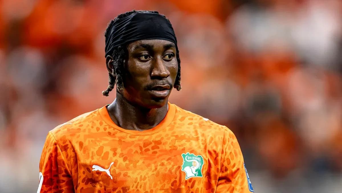 Futbolchi Cote d'Ivoire formasi bilan maydonda Futbolchi Cote d'Ivoire formasi bilan maydonda
