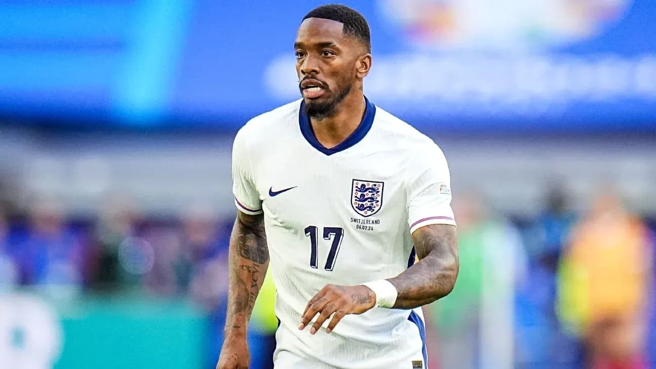 Futbolchi England formasi bilan maydonda harakatda Futbolchi England formasi bilan maydonda harakatda